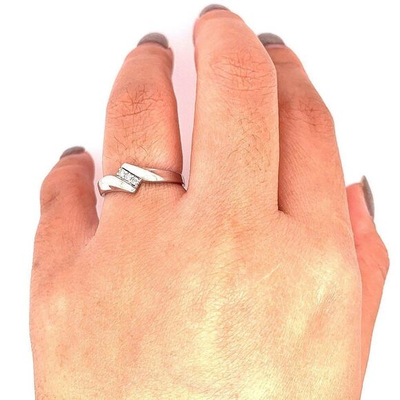 10k 3-Diamond Ring   - Picture 11 of 12